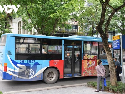 Dự kiến, sau khi TP Hà Nội nới lỏng giãn cách, dịch vụ vận tải hành khách công cộng bằng xe buýt sẽ được hoạt động trở lại.