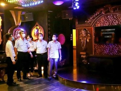 Từ chiều nay quán karaoke, mát-xa, xông hơi, quán internet, trò chơi điện tử, bi-a, rạp chiếu phim, vũ trường, quán bar ở tỉnh Phú Thọ được phép hoạt động trở lại từ 6h đến 22h30 hàng ngày.