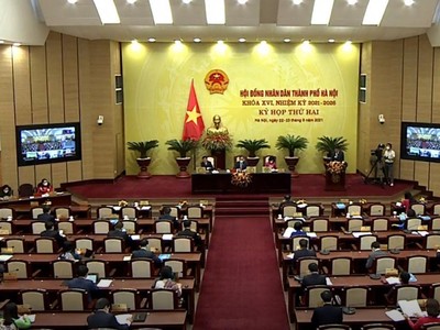 HĐND TP Hà Nội thông qua mức thu phí năm học 2021-2022.