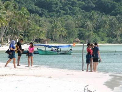 Bãi Sao (Phú Quốc) cuốn hút du khách quốc tế. (Ảnh: Trường Giang/TTXVN).