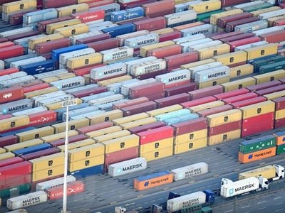 Cảng container ở Hamburg, Đức. (Ảnh: Reuters/TTXVN).