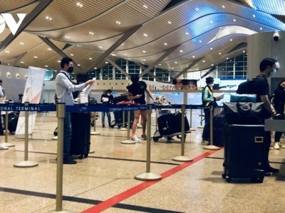 Sân bay Cam Ranh đón chuyến bay thuê bao từ nước ngoài đảm bảo quy trình phòng chống dịch.