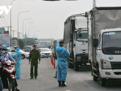 Chốt kiểm soát tại cửa ngõ TP.HCM - Bình Dương trên Quốc lộ 13 (ảnh Hà An).