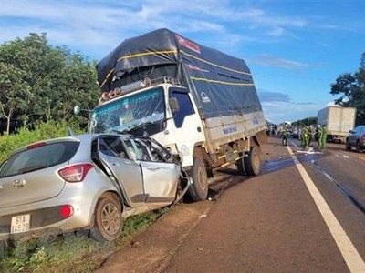 Hiện trường một vụ tai nạn. (Ảnh: Hoài Nam/TTXVN).