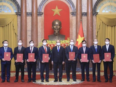 Chủ tịch nước Nguyễn Xuân Phúc trao Quyết định bổ nhiệm 8 Đại sứ, Trưởng cơ quan đại diện Việt Nam ở nước ngoài.