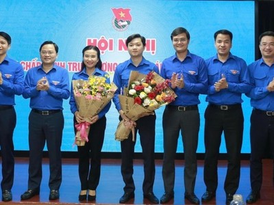 Ban Bí thư Trung ương Đoàn chúc mừng bà Nguyễn Phạm Duy Trang và ông Nguyễn Minh Triết. (Ảnh: VGP).