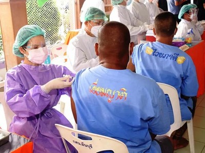 Tiêm vaccine Covid-19 ở Thái Lan. Ảnh: AFP.