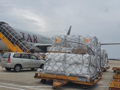 Lô thuốc 100 tỷ đồng do bầu Thuỵ tài trợ đã về đến Sân bay Tân Sơn Nhất