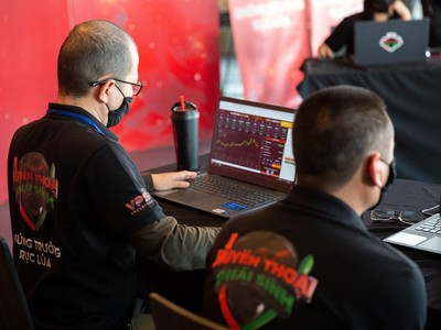 Trận Đối đầu trực tiếp đầu tiên của giải đấu Huyền thoại phái sinh: Kịch tính và đầy cảm xúc