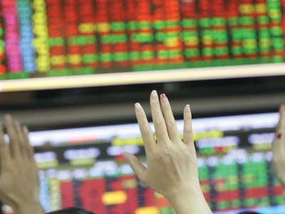 Trong bối cảnh dịch bệnh, có doanh nghiệp quyết định tạm dừng kinh doanh và chuyển tiền vào kênh đầu tư chứng khoán.