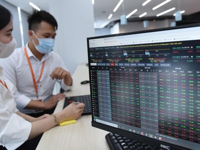 Sóng cổ phiếu địa ốc nhỏ và vừa 