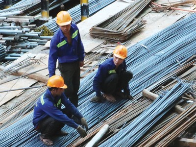 Thép chiếm khoảng 32 - 33% chi phí xây dựng; với công trình nhà chung cư xây thô, con số này dao động trong khoảng 29 - 30%.