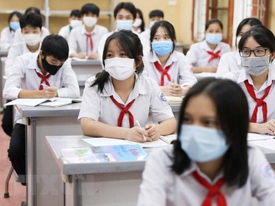 Học sinh lớp 9 trường THCS Thái Hòa, huyện Ba Vì đi học trực tiếp trở lại ngày đầu tiên. (Ảnh: Thanh Tùng/TTXVN).