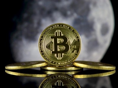 Giá Bitcoin hôm nay ngày 9/11: Bitcoin và Ethereum dắt tay nhau vượt đỉnh kỷ lục, giá trị vốn hóa thị trường của tiền điện tử "đè bẹp" Microsoft, Apple