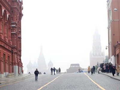 Người dân Moskva trên thành phố. (Ảnh: Trần Hiếu/TTXVN).