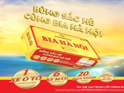 Trao thưởng khách hàng trúng giải nhất 1 xe ô tô Vinfast Lux A2.0 trong chương trình khuyến mại "Bừng sắc hè cùng Bia Hà Nội”