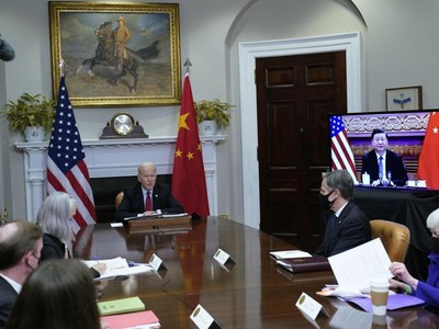 Hội nghị thượng đỉnh trực tuyến Mỹ - Trung giữa Tổng thống Joe Biden và Chủ tịch Tập Cận Bình. Ảnh AP.