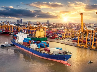 Doanh nghiệp cảng biển, vận tải biển đang hưởng lợi từ giá cước cao.