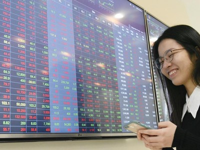 Dòng tiền đầu cơ gia tăng giúp cổ phiếu yếu kém cũng tăng giá mạnh.