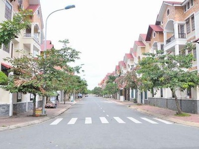 Việc giá đất tăng không chỉ khiến giá nhà ở liên tục tăng cao, mà còn ảnh hưởng tới nhiều hoạt động khác.