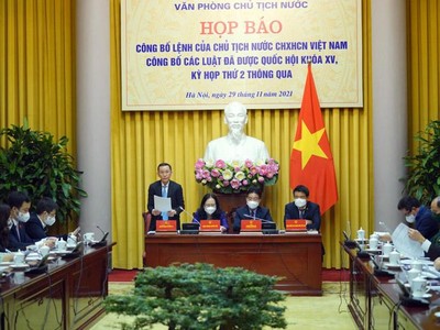 Thứ trưởng Bộ Kế hoạch và Đầu tư Võ Thành Thống giới thiệu nội dung cơ bản của Luật (Ảnh VT).