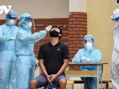 Hà Nội xét nghiệm test nhanh SARS-CoV-2 mức giá 16.400 đồng