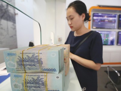 Nhiều ý kiến cho rằng, thị trường biến động mạnh thời điểm cuối năm là do “cuộc chơi” của những “tay to”.