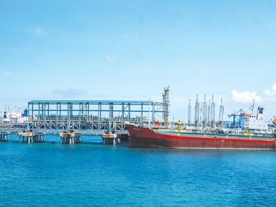 Nhà máy Lọc dầu Dung Quất vận hành thông suốt, an toàn, hiệu quả trong bối cảnh dịch bệnh.