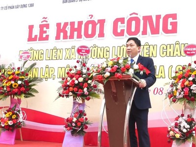 Ông Lù Văn Cường - phó bí thư, chủ tịch UBND huyện Yên Châu phát biểu trong lễ khởi công.