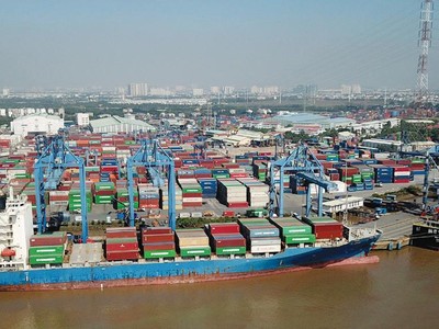 Dịch bệnh Covid-19 và các biện pháp phòng chống dịch đã ảnh hưởng nặng nề đến chuỗi cung ứng hàng hóa.