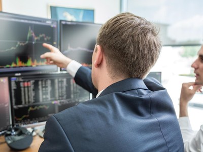 Rủi ro lớn nhất đối với thị trường chứng khoán toàn cầu trong năm 2022 đến từ việc các ngân hàng trung ương có thể thay đổi chính sách tiền tệ.