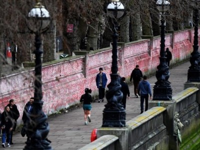 Nước Anh đã quay lại cuộc sống gần như hoàn toàn bình thường. Ảnh: The Guardian.