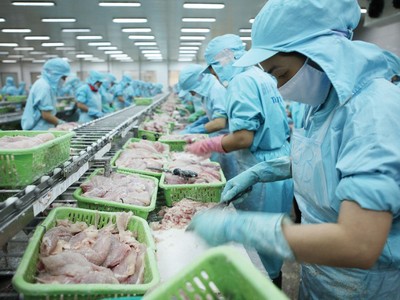 Nhóm ngành xuất khẩu có động lực tăng trưởng trong năm 2022, tập trung vào lĩnh vực đồ gỗ, dệt may, thủy sản.