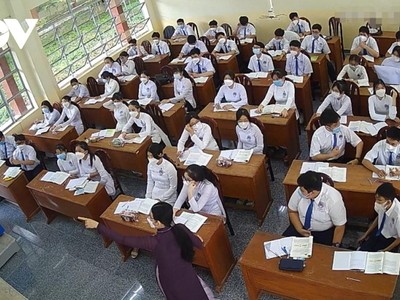 Học sinh trường THPT Nguyễn Đình Chiểu (cơ sở II) của tỉnh Tiền Giang học trực tiếp.