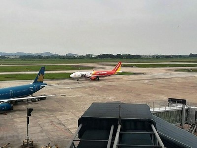 Máy bay của các hãng hàng không tại sân bay Nội Bài. (Ảnh: Việt Hùng/Vietnam+).