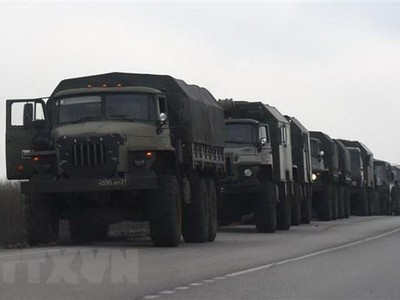 Xe quân sự của Nga được triển khai ở vùng Rostov, miền Nam Nga, giáp với Cộng hòa nhân dân Donetsk (DPR) tự xưng ở miền Đông Ukraine, ngày 23/2/2022. (Ảnh: AFP/TTXVN).