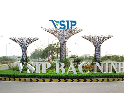 Sembcorp, với các khoản đầu tư lớn, trong đó có việc liên doanh với Becamex, đã xây dựng một loạt khu công nghiệp tại Việt Nam.