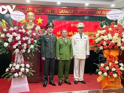 Đại tá Trần Đình Chung (mặc lễ phục trắng) tại lễ công bố quyết định điều động công tác.