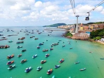 Việc Việt Nam mở cửa du lịch có thể nói là bước ngoặt quan trọng trong tiến trình phục hồi kinh tế.