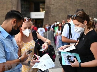 Du khách quốc tế đã được nhập cảnh vào Việt Nam với các chính sách vô cùng thông thoáng. (Ảnh minh họa: TTXVN)