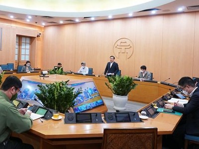 Phó Chủ tịch thành phố Hà Nội Chử Xuân Dũng chủ trì cuộc họp Ban Chỉ đạo phòng chống dịch COVID-19. (Ảnh: PV/Vietnam+).