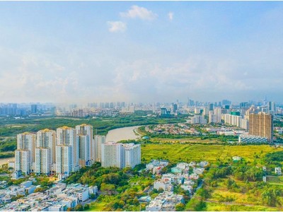 View nhìn từ Viva Plaza về phía trung tâm Phú Mỹ Hưng và quận 1.