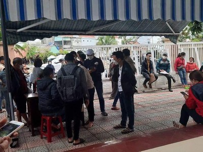 Chính quyền huyện Hòa Vang, Đà Nẵng xác nhận, số lượng hồ sơ giao dịch đất đai tại bộ phận một cửa của huyện Hòa Vang trong ngày 4/4 và 5/4 tăng đột biến dẫn đến ùn ứ.