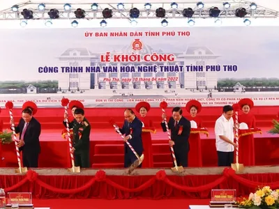Chủ tịch nước Nguyễn Xuân Phúc cùng lãnh đạo Đảng, Nhà nước, tỉnh Phú Thọ khởi công công trình Nhà văn hóa nghệ thuật tỉnh Phú Thọ (Ảnh: Hương Giang).