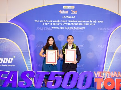 Đại diện C69 nhận giải thưởng tại Fast 500 2022.