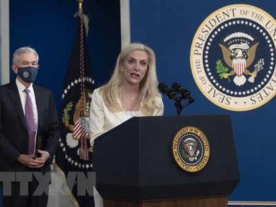 Bà Lael Brainard phát biểu tại Washington, DC, sau khi được Tổng thống Mỹ Joe Biden thông báo đề cử làm Phó Chủ tịch Fed, ngày 22/11/2021. (Ảnh: AFP/TTXVN).
