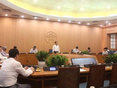 Cuộc họp của Ban Chỉ đạo phòng, chống dịch COVID-19 Hà Nội ngày 27/4. (Ảnh: PV/Vietnam+).