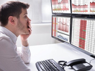 Chứng khoán Mỹ điều chỉnh mạnh trước sức ép của lạm phát và lãi suất tăng.