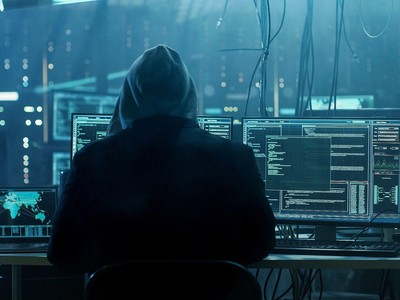 Giao dịch điện tử thường khó tránh những lỗ hổng bảo mật. Ảnh Internet