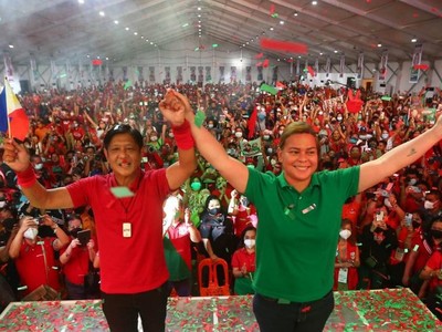 Cựu Thượng nghị sĩ Philippines Ferdinand Marcos J và Thị trưởng Davao, Sara Duterte trong chiến dịch tranh cử. Nguồn: Manila Buletin.